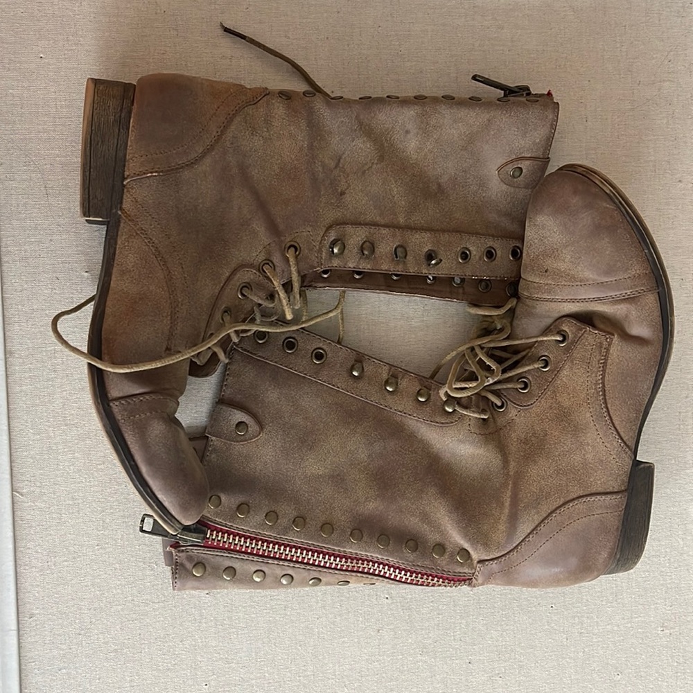 Combat boots